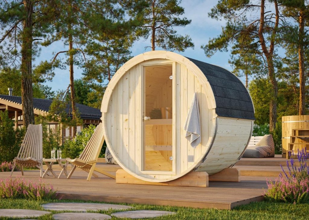 Sauna extérieur bois tonneau Palmako installé en Ardèche par Florasol sur terrasse bois