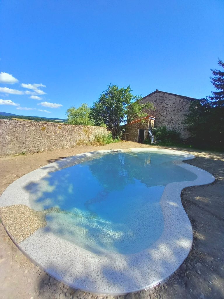 APRES Piscine lagon avec plage immergée réalisée par Florasol Ardeche