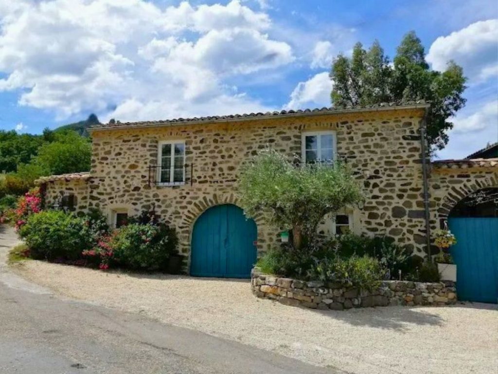 gîte de tourisme Ardèche aménagement paysager extérieur terrasse végétalisation Florasol